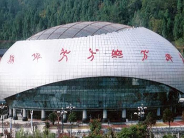 丹江口体育中心球形网架加工安装